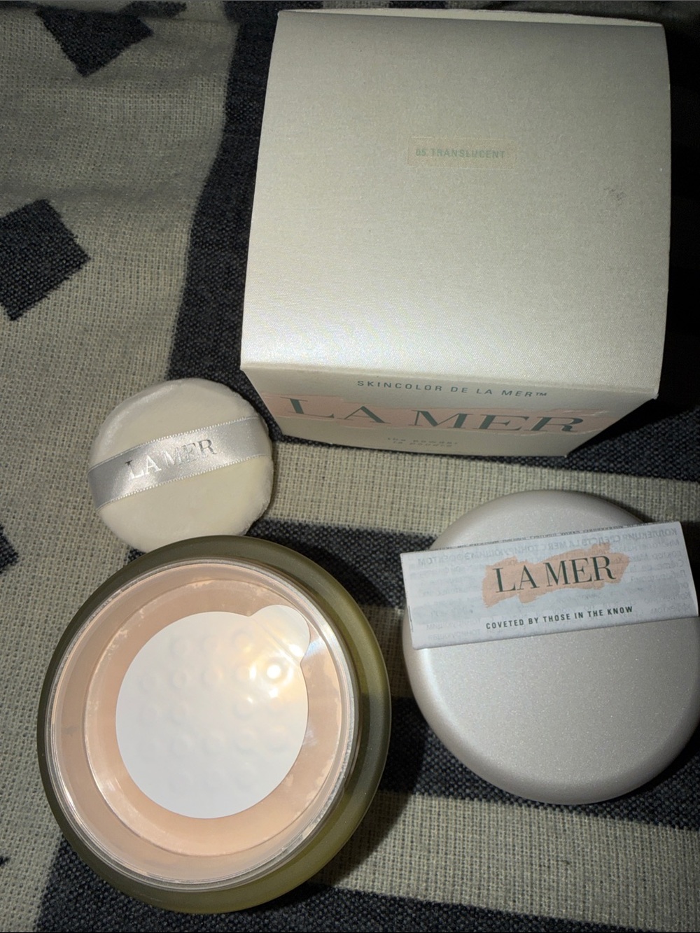 La Mer The Powder-05 Translucent - Picture 4 of 5